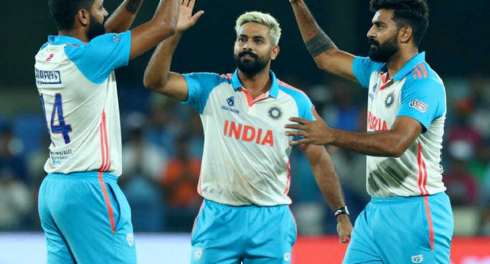 जिमी एंडरसन का लंकाशायर से कटना: 112 मैच, 443 विकेट और वह फ़ैसला जो किसी प्रदर्शन-रिपोर्ट से नहीं निकला